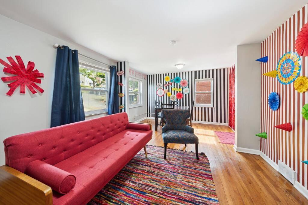 The Carnival 'fun For All' Near Butler Street. Free Parking. 12 Mins Steelers Stadium/pnc Park Apartment *