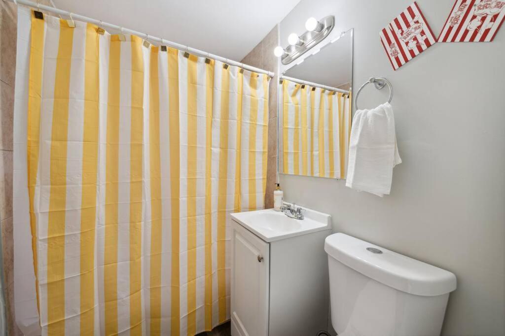 Apartment The Carnival 'fun For All' Near Butler Street. Free Parking. 12 Mins Steelers Stadium/pnc Park Pittsburgh