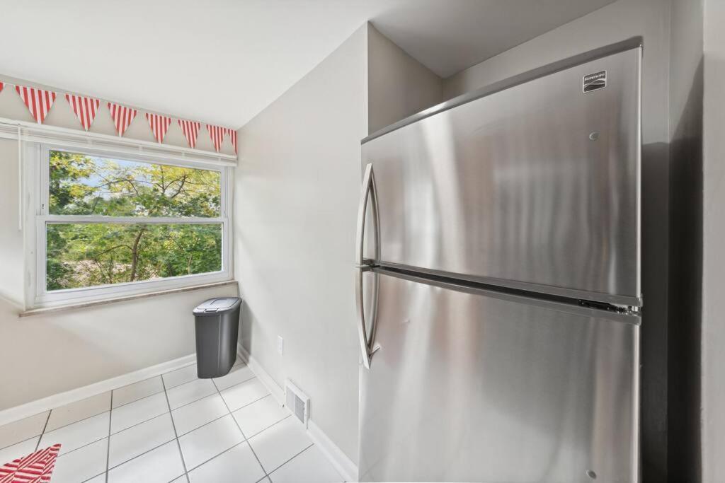 Apartment The Carnival 'fun For All' Near Butler Street. Free Parking. 12 Mins Steelers Stadium/pnc Park *