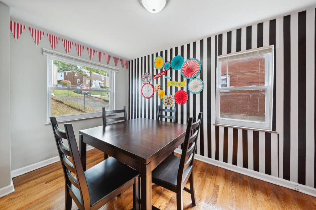 Apartment The Carnival 'fun For All' Near Butler Street. Free Parking. 12 Mins Steelers Stadium/pnc Park *
