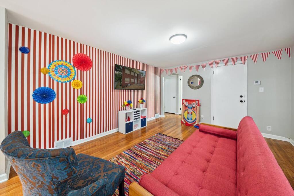 Apartment The Carnival 'fun For All' Near Butler Street. Free Parking. 12 Mins Steelers Stadium/pnc Park *